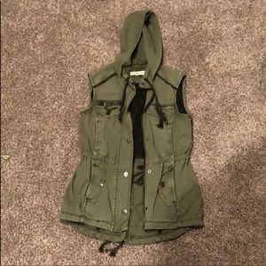Marrakech Army green utility vest